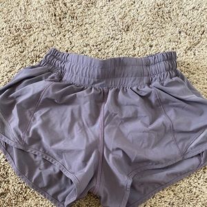 Lululemon Hotty Hot 2.5 inch inseam Size 2